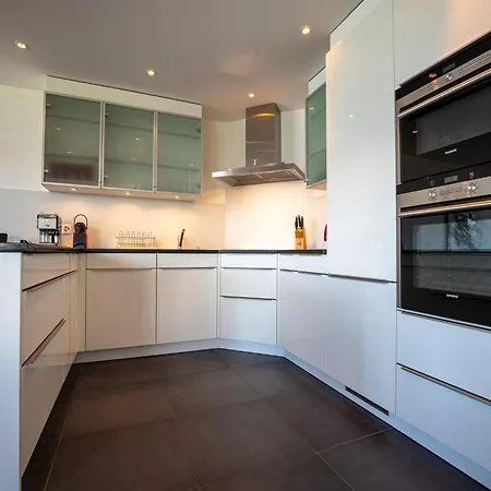 Lavish With Wellness アパート